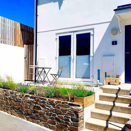 Modern Chic Summer Holiday Retreat. Ньюкі Екстер'єр фото