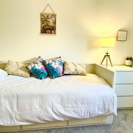 Modern Chic Summer Holiday Retreat. Ньюкі Екстер'єр фото