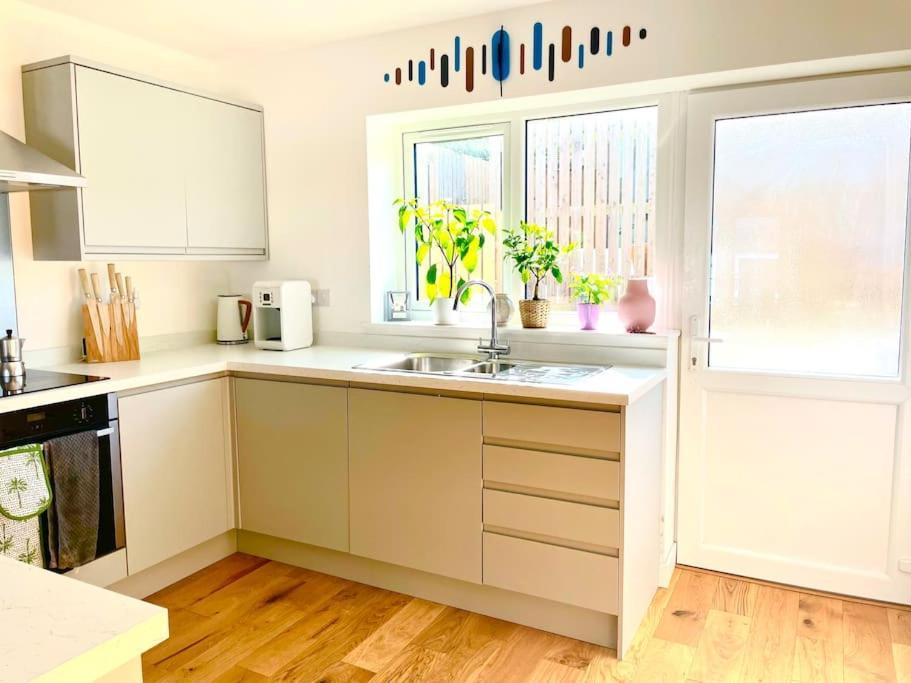 Modern Chic Summer Holiday Retreat. Ньюкі Екстер'єр фото